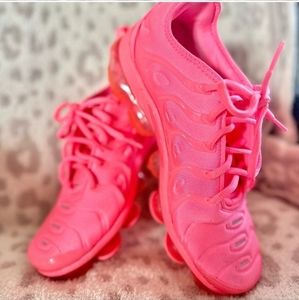 Neon Pink Nike Air Vapormax Plus size 9